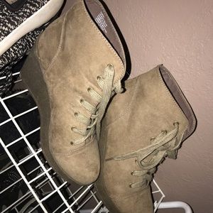 Women’s Heeled Booties Size 9